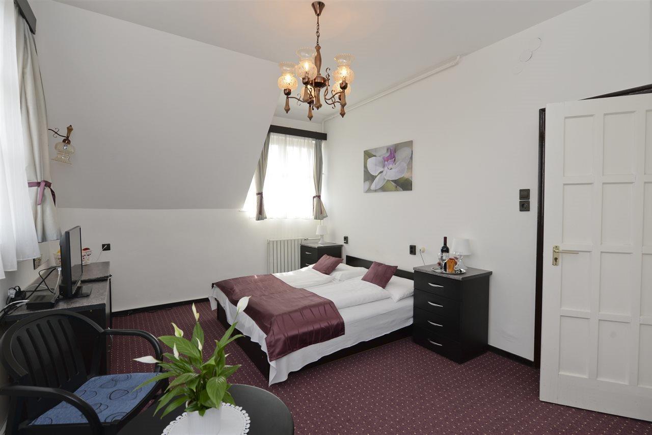 Budai Hotel Будапеща Екстериор снимка