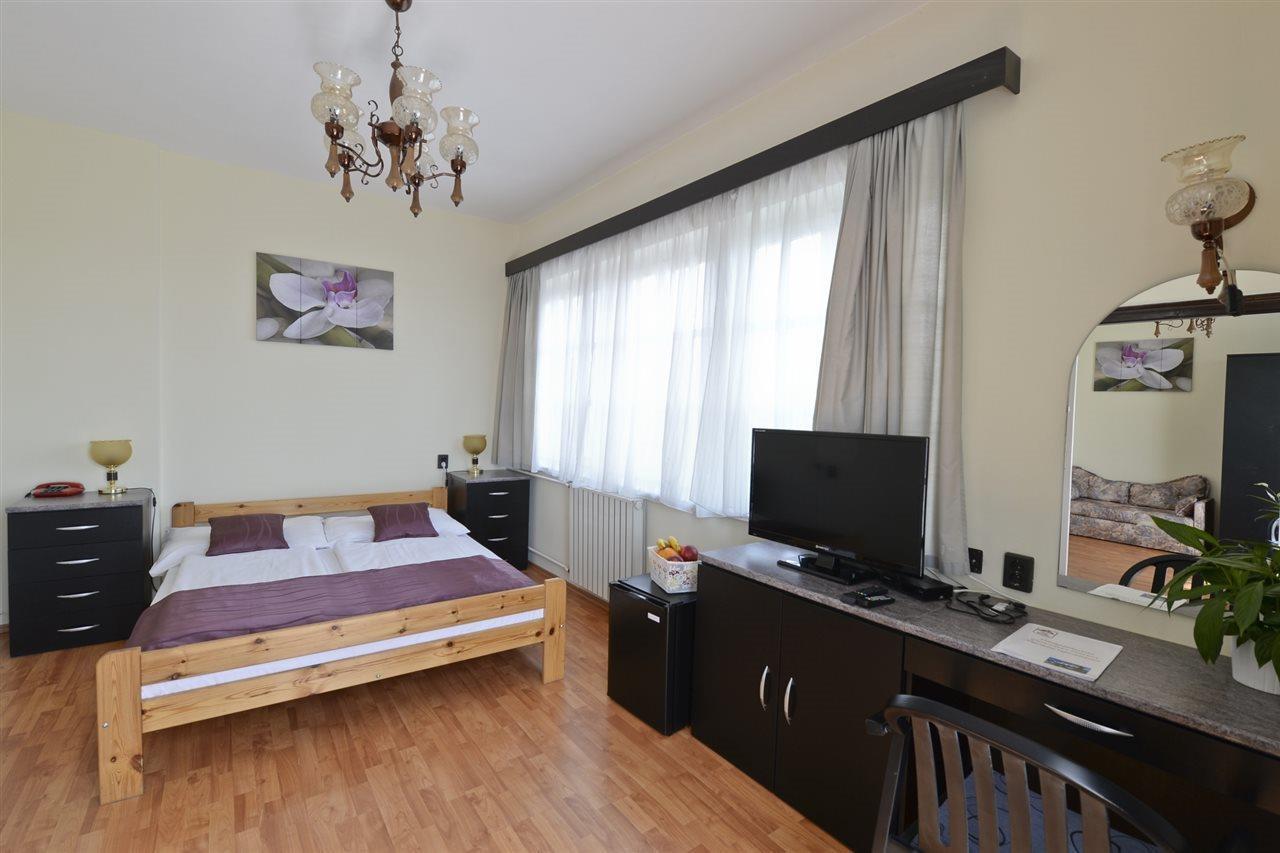 Budai Hotel Будапеща Екстериор снимка